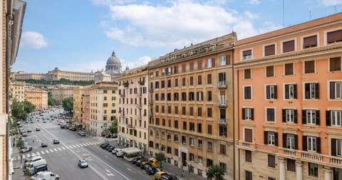Property building, Day, Neighbourhood, City view, Street view