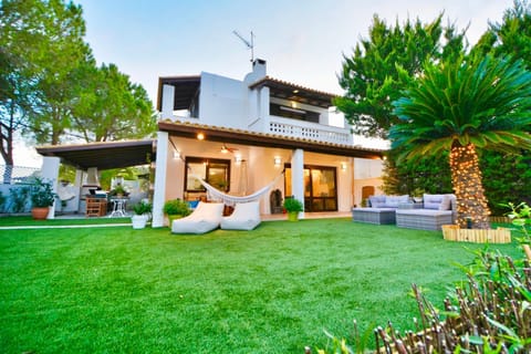 Property building, Garden, Garden view, sunbed