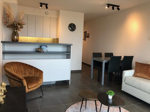 Living room, Seating area, kitchen