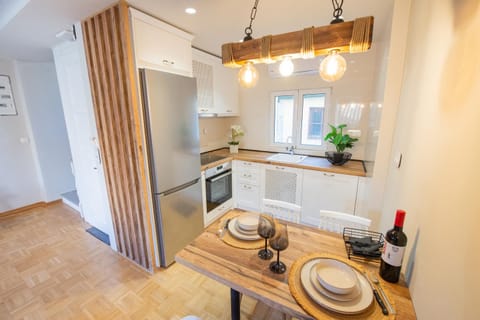 Kitchen or kitchenette, Dining area, Breakfast