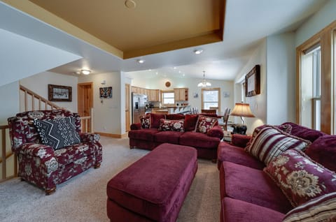 Quandary Vista Townhome: Private Hot Tub, Incredible Mountain Views House in Blue River