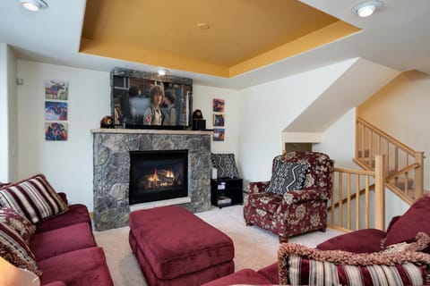 Quandary Vista Townhome: Private Hot Tub, Incredible Mountain Views House in Blue River
