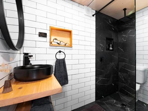 Pilgrim Blue, Derby - Two charming apartments in the heart of Derby Apartment in Branxholm