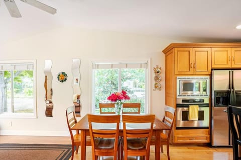 Sonoma Wine Country Bungalow House in Sonoma