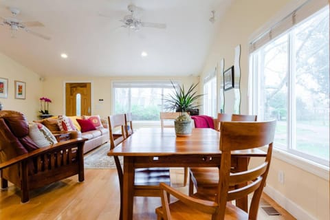 Living room, Dining area
