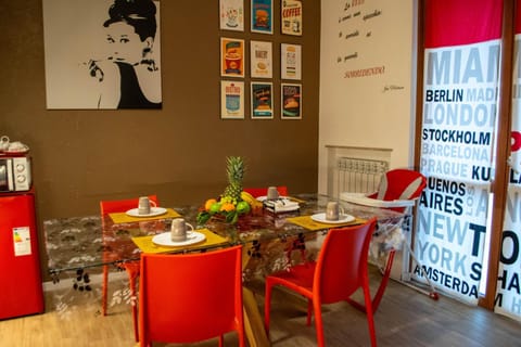 Coffee/tea facilities, Balcony/Terrace, Communal kitchen, Breakfast, Continental breakfast, heating, washing machine, dryer, air conditioner