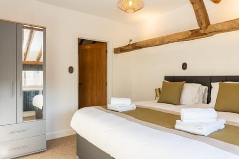 Bed, Bedroom, towels, wardrobe