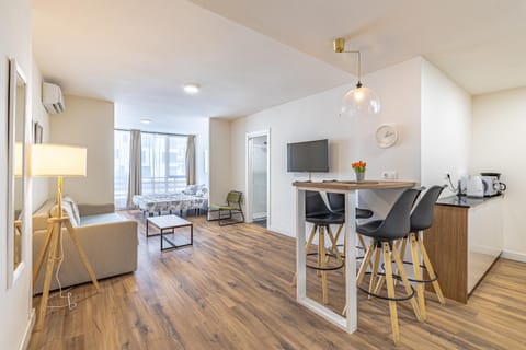Living room, Lounge or bar, Photo of the whole room, Dining area, air conditioner