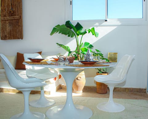 Living room, Breakfast