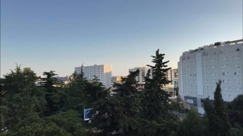 Neighbourhood, Street view
