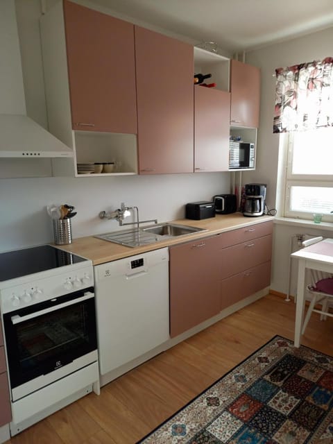 Kitchen or kitchenette, Dining area, dishwasher, minibar, pet friendly, stove, toaster