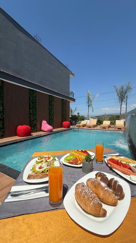 Property building, Restaurant/places to eat, Swimming pool, Breakfast