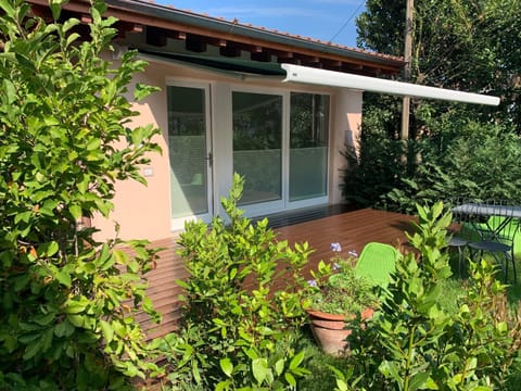 Facade/entrance, View (from property/room)