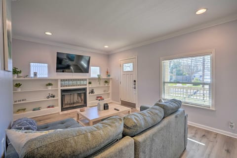 Pet-Friendly Sacramento Home about 5 to Downtown! House in Tahoe Park