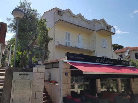 Property building, Facade/entrance