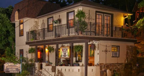 BENTON PLACE INN Apartment in Eureka Springs