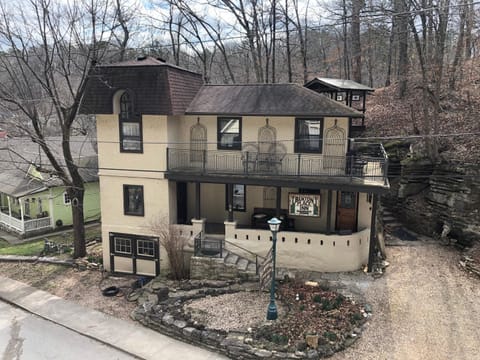 BENTON PLACE INN Apartment in Eureka Springs