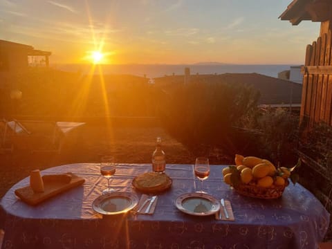 Day, Natural landscape, Food and drinks, Dining area, Food, Sea view, Lunch, Dinner, Sunrise, Sunset