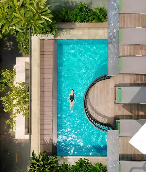 Balcony/Terrace, Swimming pool, sunbed