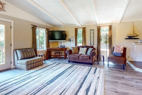 Sailboat Inn House in Pacific City