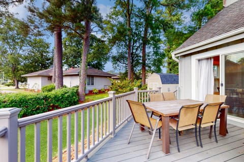 Cozy Beach Retreat House in Carolina Forest