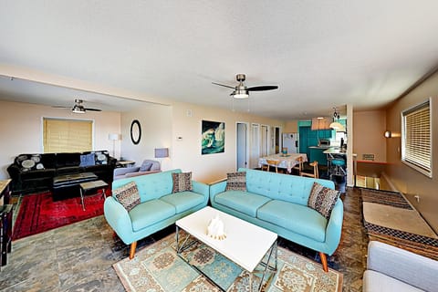 Blue Waves Overlook House in Newport