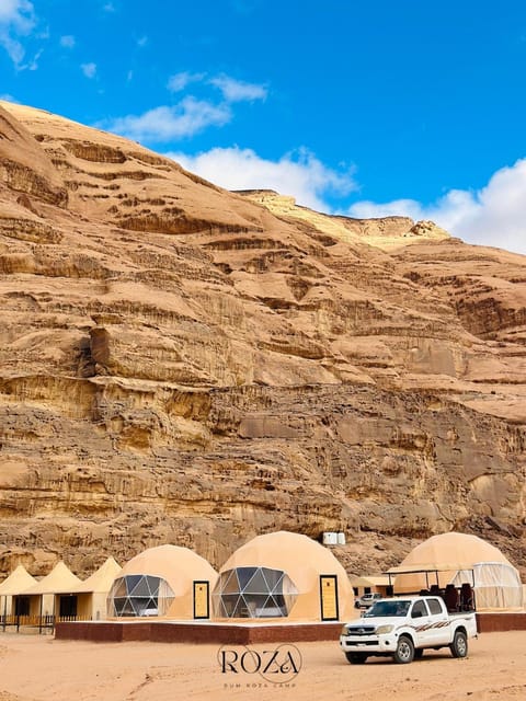 Nearby landmark, Day, Location