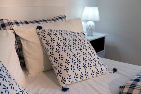 Bed, Photo of the whole room, Bedroom, hair dresser