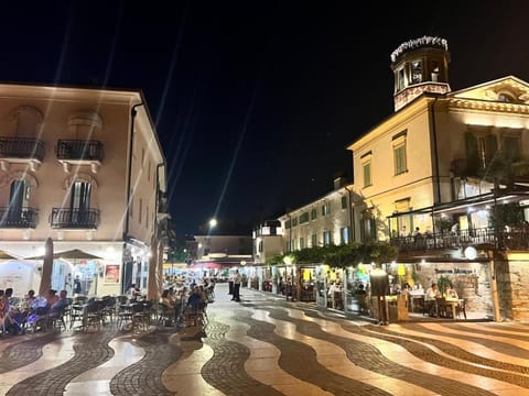Night, Neighbourhood, City view