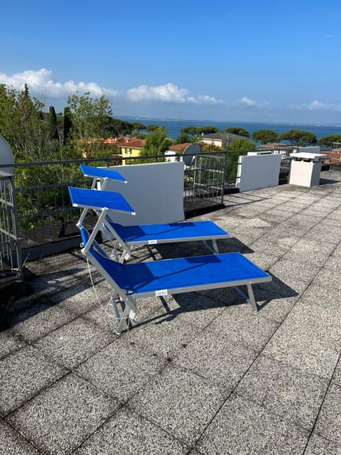 Balcony/Terrace, sunbed