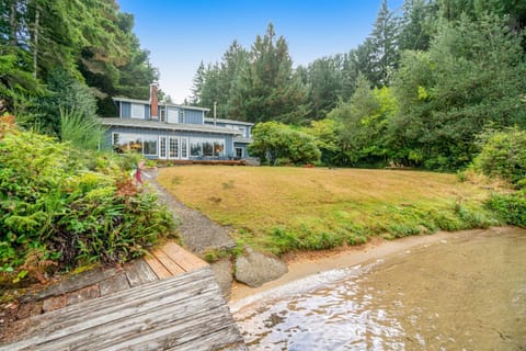 Grandpa's Lake House House in Dunes City