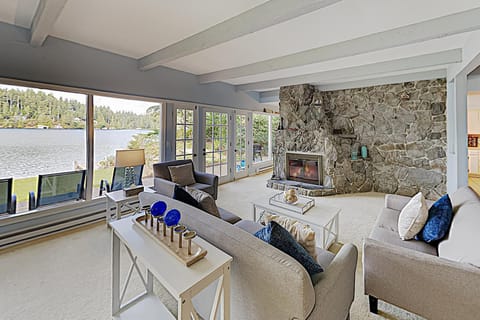 Grandpa's Lake House House in Dunes City