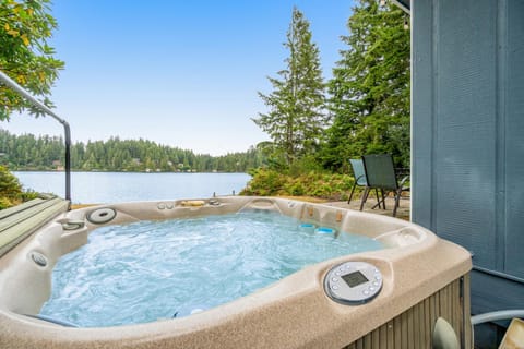 Grandpa's Lake House House in Dunes City