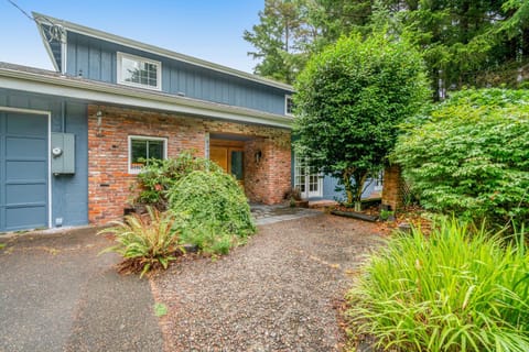 Grandpa's Lake House House in Dunes City