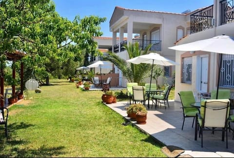 Property building, Patio, Garden