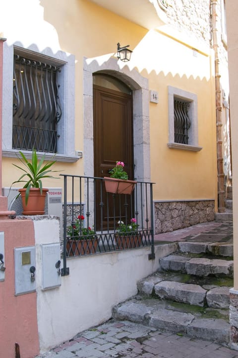 Property building, Facade/entrance