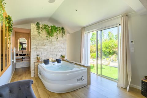 Hot Tub, View (from property/room), Spa and wellness centre/facilities