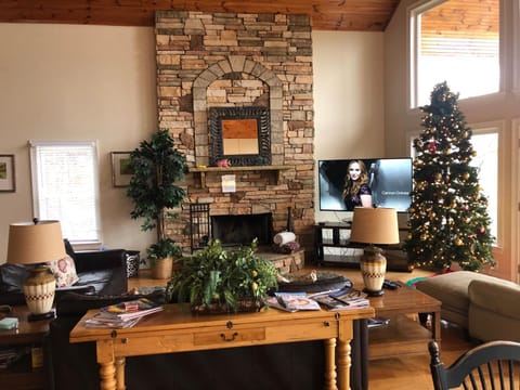 Lake views galore from balconies right on the lake and drought-proof deep water Chalet in Lake Lanier
