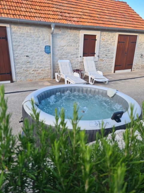 Day, Natural landscape, Hot Tub, sunbed