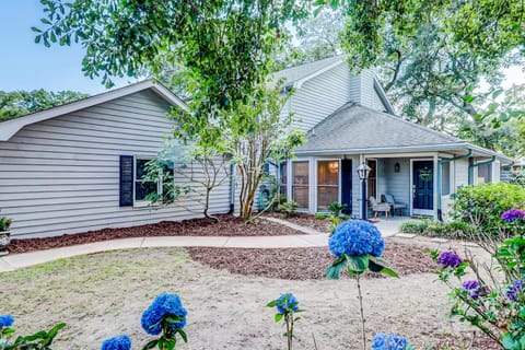 Fox Pond Drive House in Sullivans Island