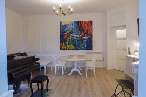 Communal lounge/ TV room, Living room
