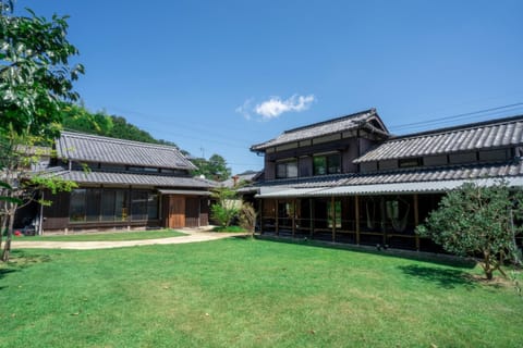 Property building, Day