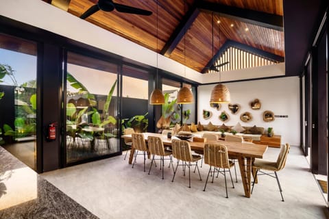 Seating area, Dining area