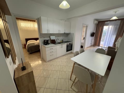 Kitchen or kitchenette, Dining area, oven, stove, toaster