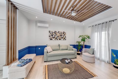 TV and multimedia, Living room, Seating area, Street view, Inner courtyard view, elevator, air conditioner