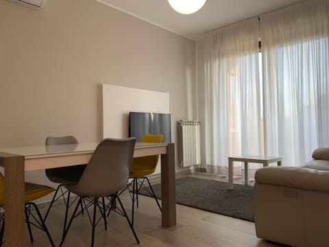 Communal lounge/ TV room, Living room, Seating area, Dining area