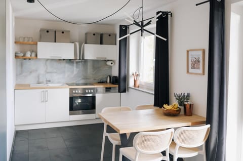 Dining area, kitchen