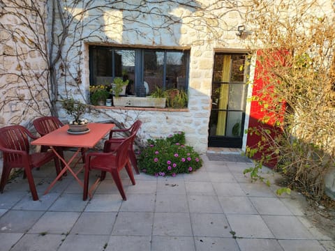 Patio, Facade/entrance