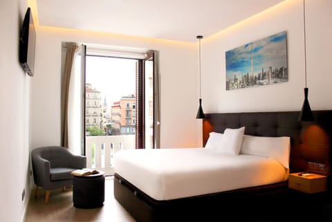 TV and multimedia, Balcony/Terrace, Photo of the whole room, Bedroom