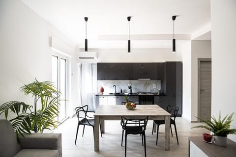 Seating area, Dining area